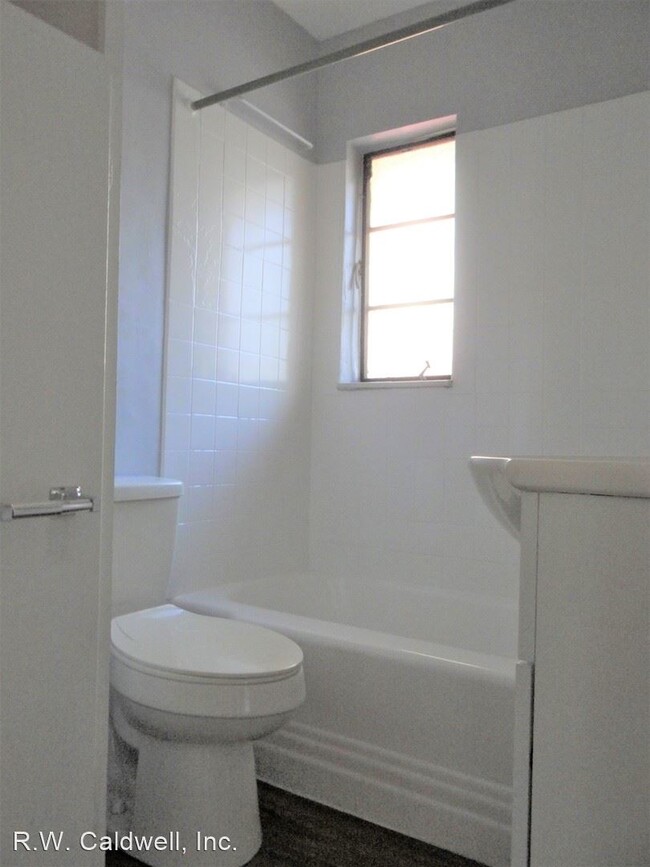 Building Photo - 1 br, 1 bath Apartment - 4901 29th Ave S, #5
