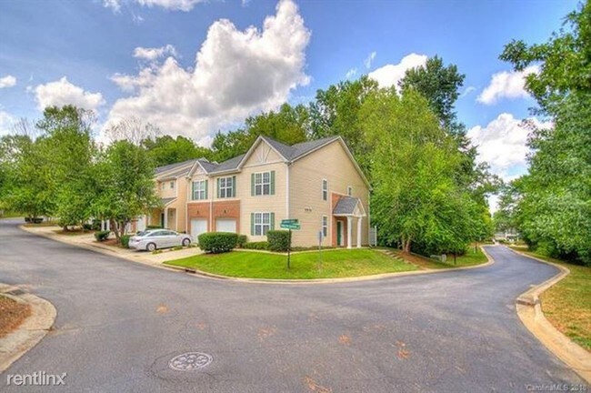 Building Photo - 10902 Princeton Commons Dr