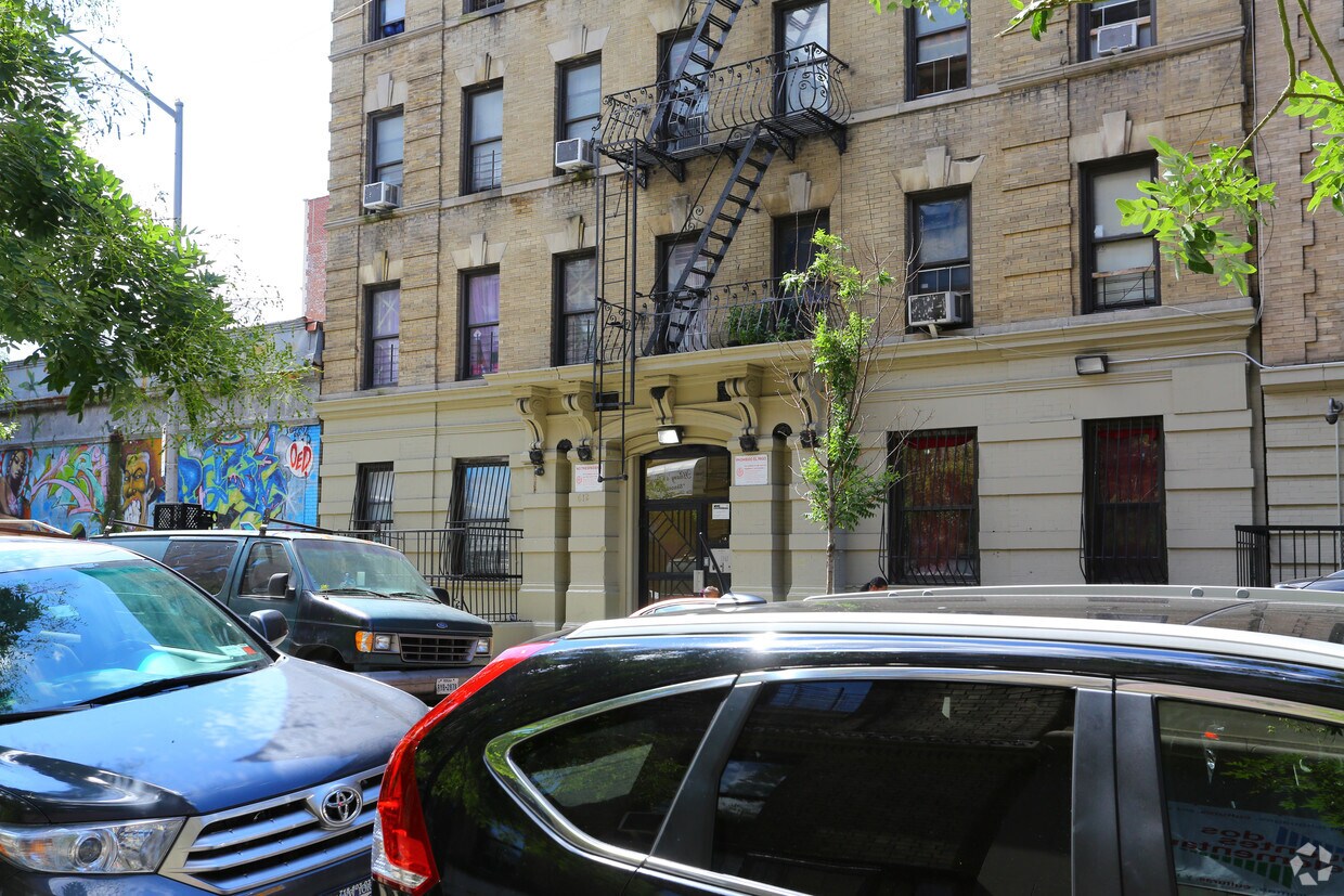 Foto del edificio - 612 W 182nd St