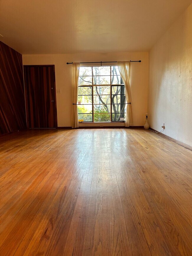 Building Photo - Charming 3 Bedroom Cottage in Old Fair Oaks