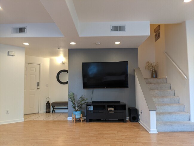 Foto del edificio - 464 Tower Hill Ave