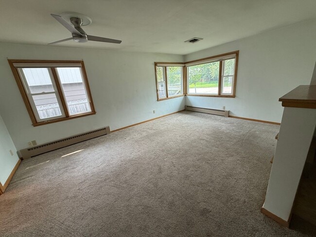 Foto del edificio - 3 Bed 2 Bath Home