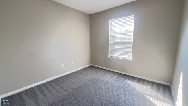 Building Photo - 5363 Fishlake Dr