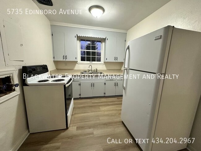 Building Photo - 2 Bedroom Apartment close to Wards Road!
