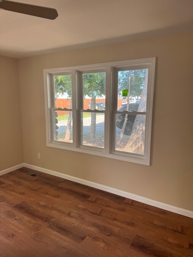 Foto del edificio - 3517 Pine Grove Ave
