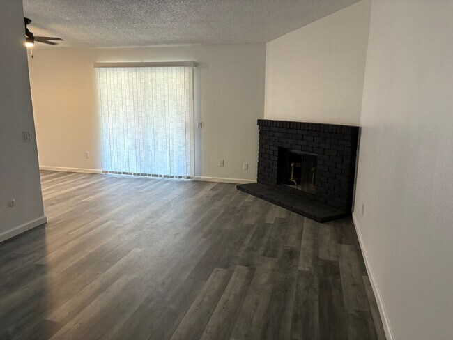 Foto del edificio - Remodeled 3bed/2bathroom home in West Sac