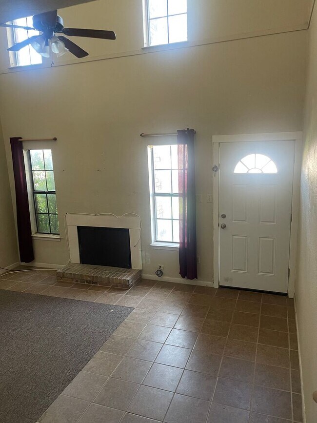 Foto del edificio - Three Bedroom Two Bathroom Home
