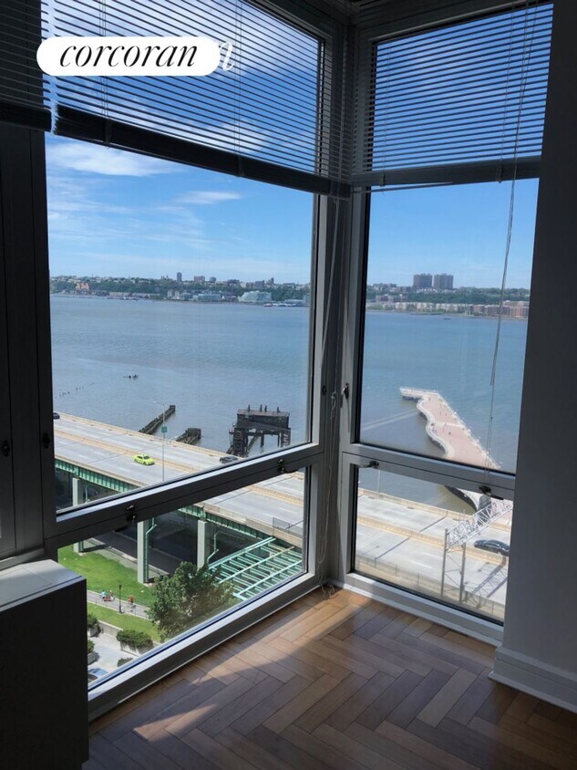 Foto principal - 220 Riverside Blvd