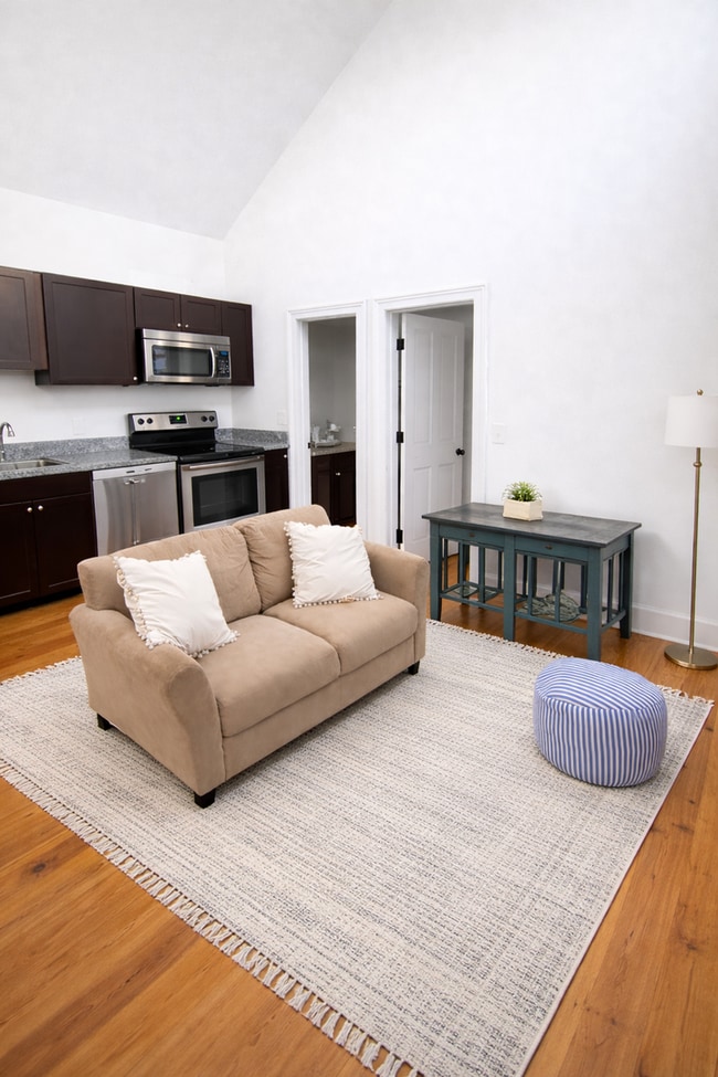 Building Photo - 109C