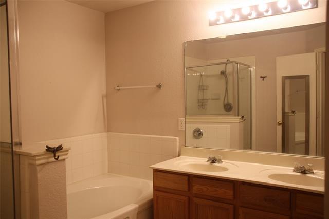 Building Photo - 2309 Emerald Ln