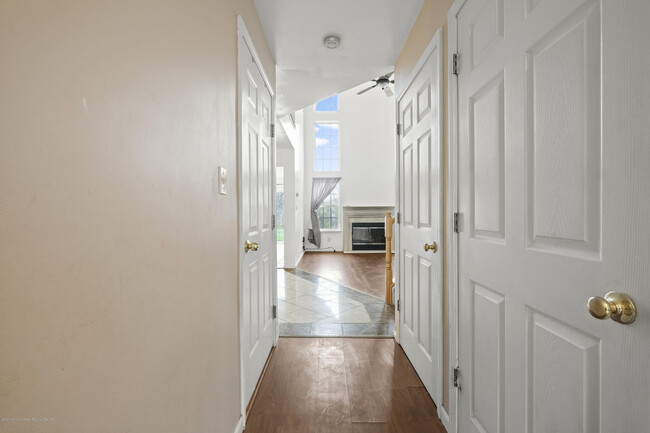Building Photo - 68 Picket Pl