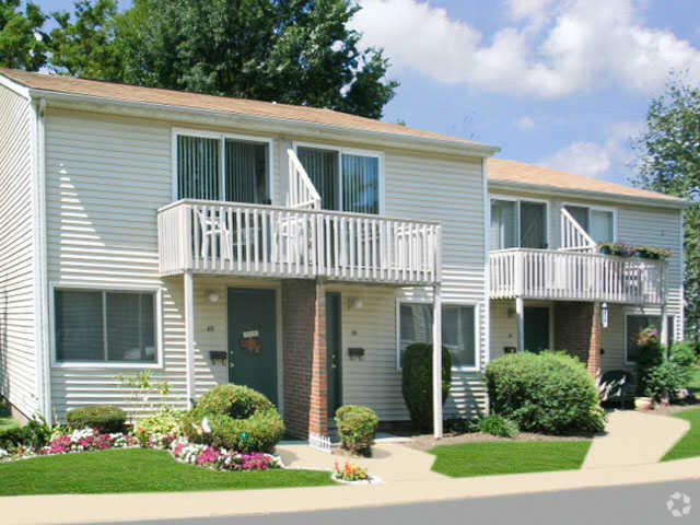 Foto principal - Cedar Village Apts