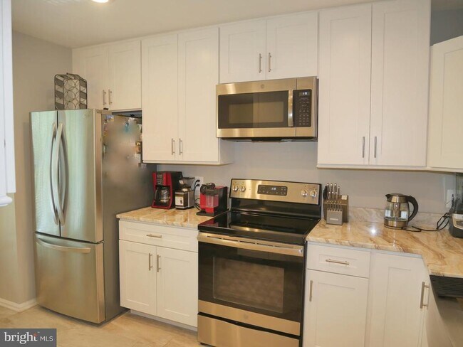Foto del edificio - 2774 Grovemore Ln