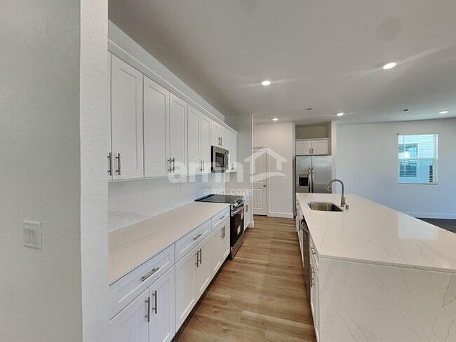 Building Photo - 6428 Marthas Vineyard Ave