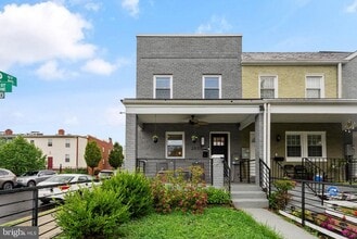 Building Photo - 2000 E St