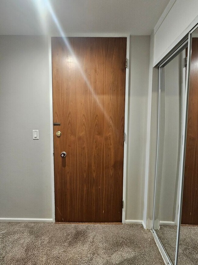 Foto del edificio - One Bedroom Midtown Condo