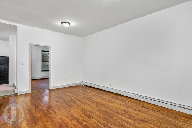 Building Photo - 565 Chauncey St