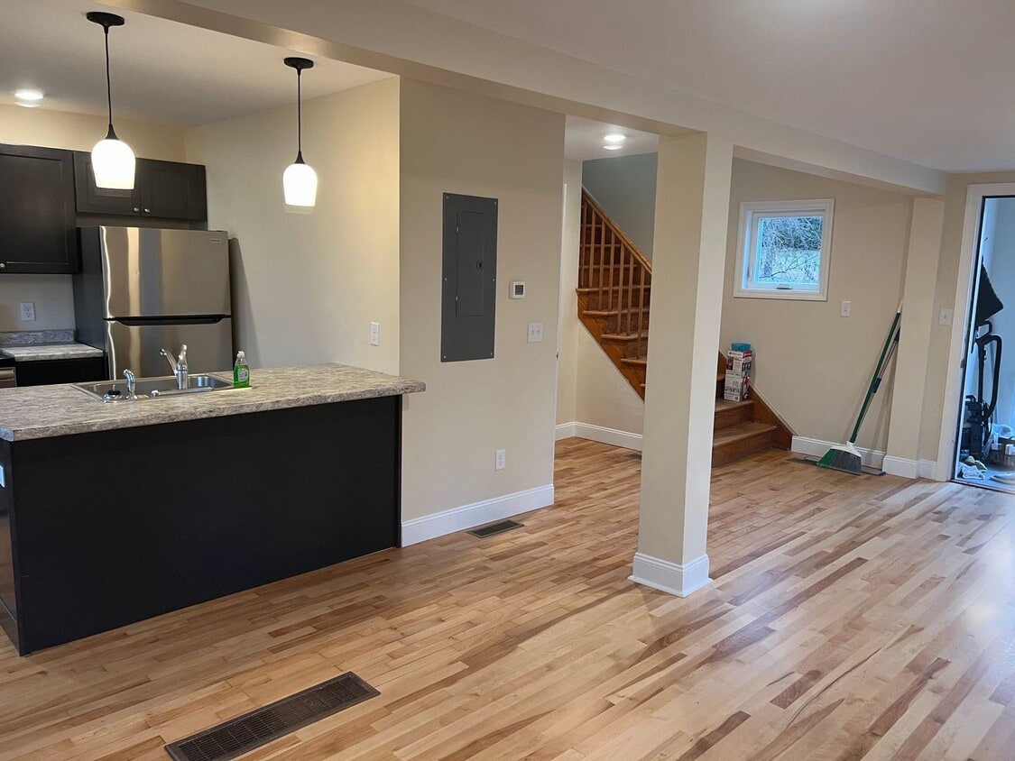 Foto principal - 389 E Allen St