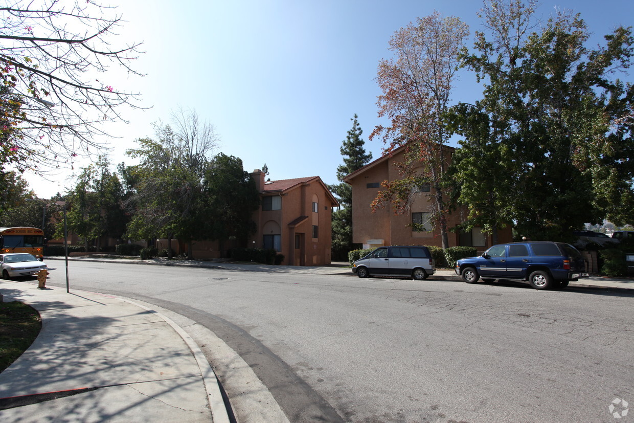 Foto del edificio - Variel Townhomes