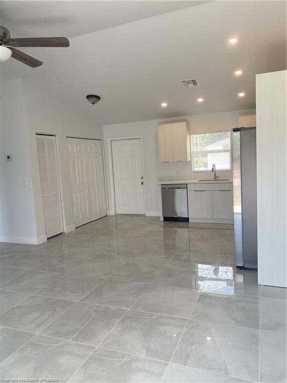 Foto del edificio - 851 Kingfisher Ave NW