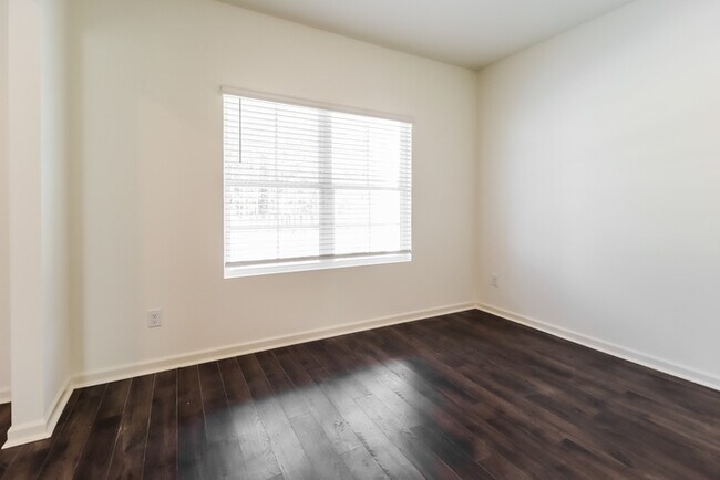 Foto del edificio - 5744 Timber Leaf Lp