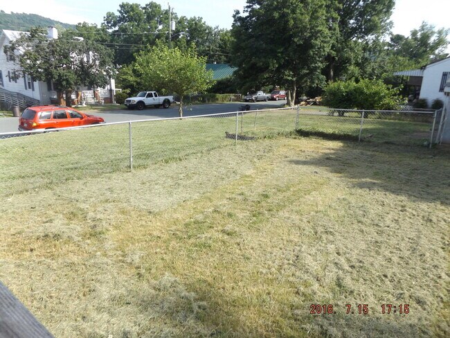 Foto del edificio - 3 BR Belmont Home with Fenced in Yard!