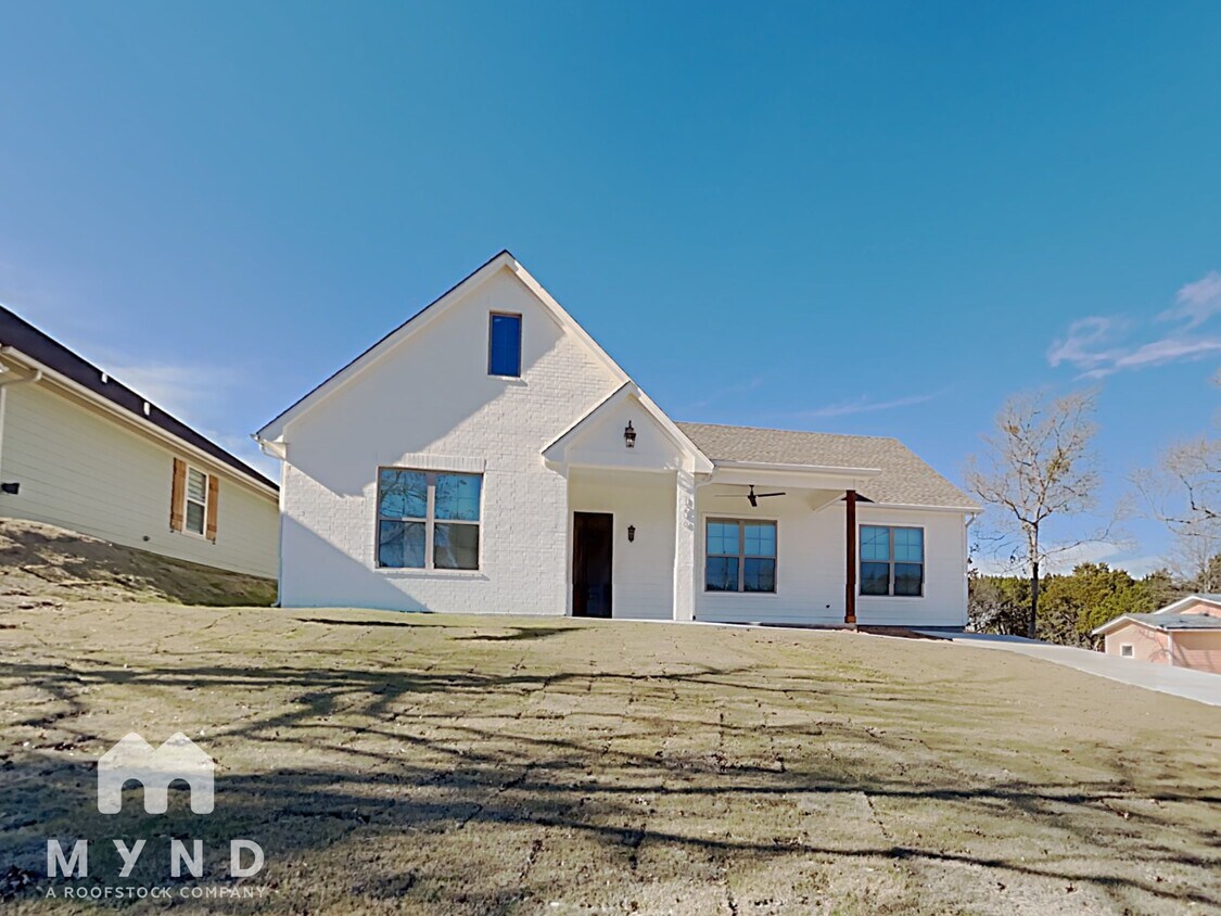 Foto principal - 1206 Comanche Cove Dr