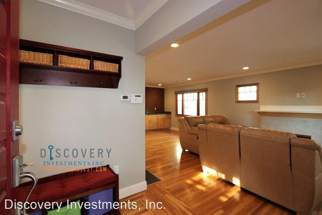 Building Photo - 3 br, 3 bath House - 407 Moraga Avenue