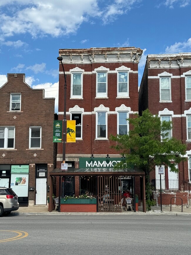 Building Photo - 2035 N Western Ave