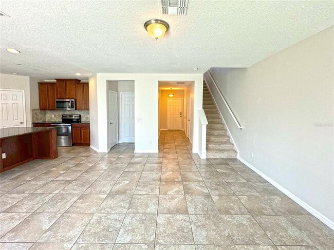 Building Photo - 3370 Mount Vernon Way