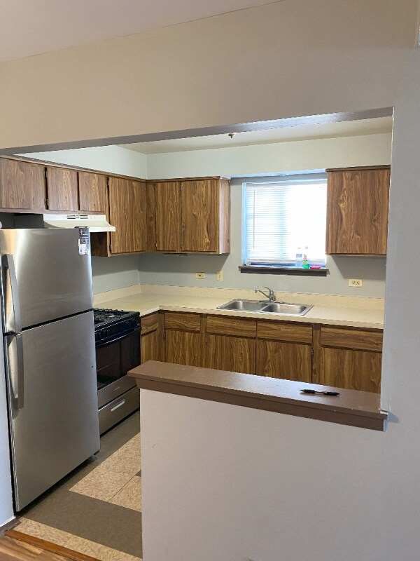 Building Photo - 236 S Yates Ave