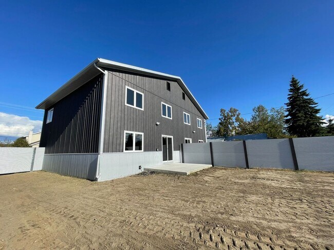 Foto del edificio - New Energy Efficient Constuction!