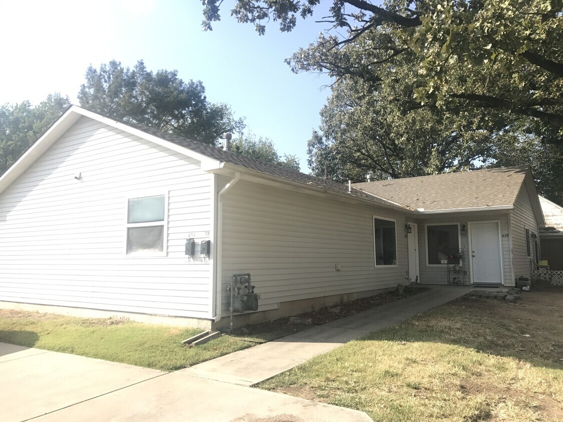 Primary Photo - KU2-Broadway Duplex 2