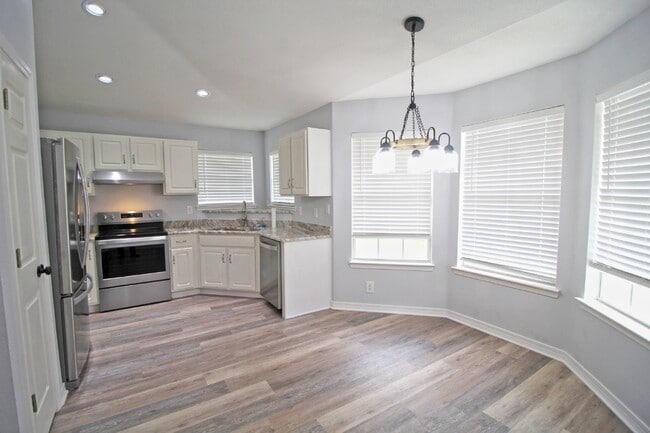 Building Photo - Updated Fox Hollow 3BR Home Near 9 Mile Rd with LVP Flooring, Granite Kitchen, 2-Car Garage & Fen...