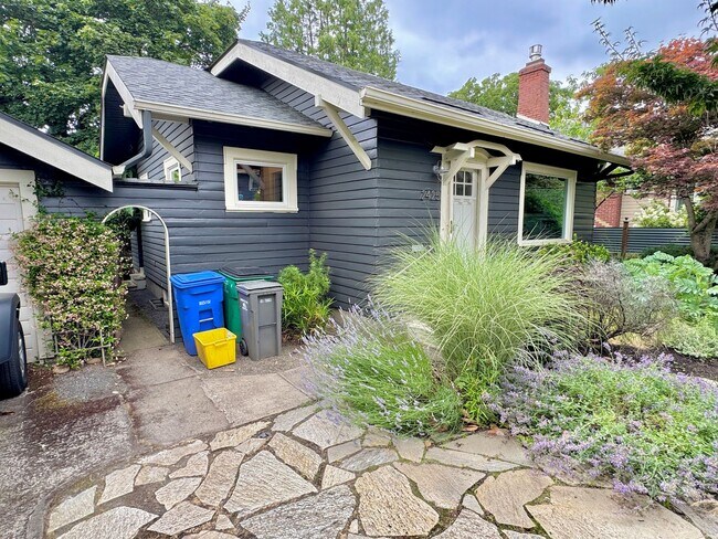 Building Photo - Rose City Park Bungalow with Finished Atti...