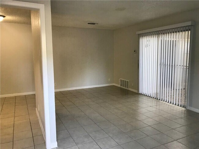 Foto del edificio - 4902 West Gate Blvd