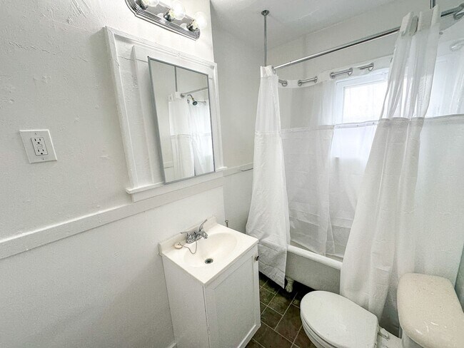 Foto del edificio - 349 Corinne St SW