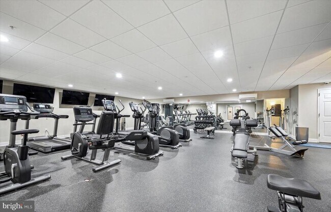 Building Photo - 200 W Elm St