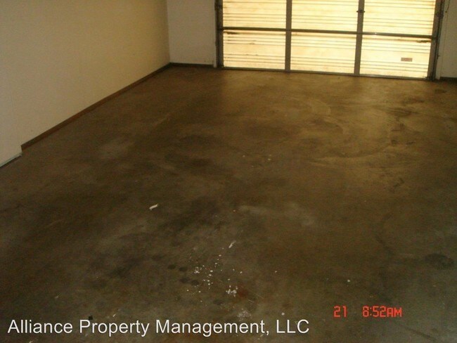 Building Photo - 904 S 41st Ave