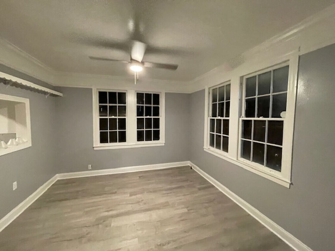 Foto principal - 3874 Charles St