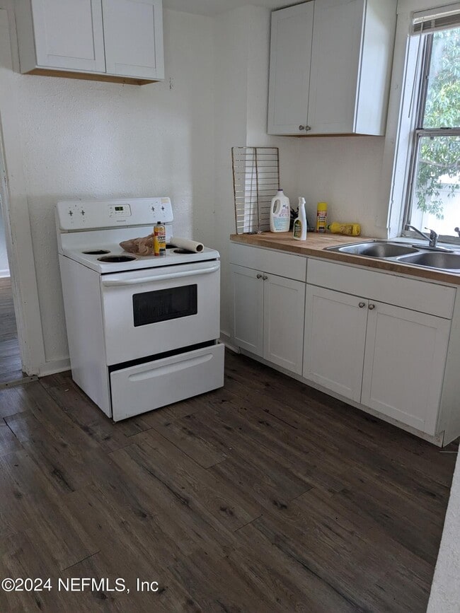 Building Photo - 2581 Orion St