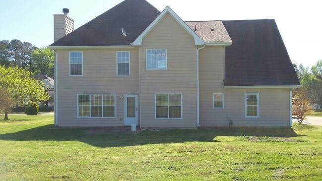 Building Photo - 173 River Park Cir
