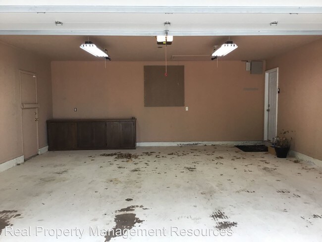 Building Photo - 12932 Green Valley Dr