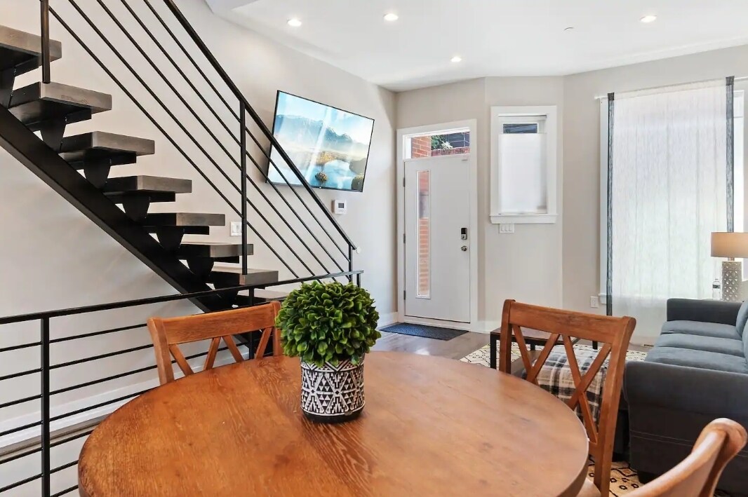 Primary Photo - 2519 Manton St