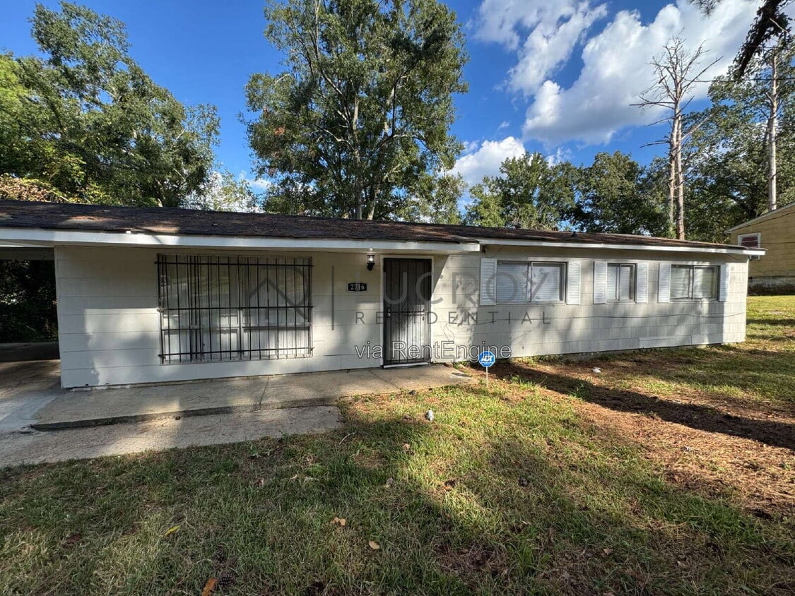 Photo - 2716 Woodside Drive