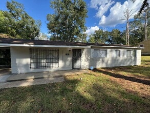 Building Photo - 2716 Woodside Dr