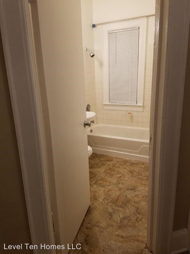 Foto del edificio - 2445-2447 N 34th St