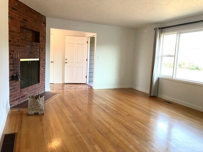 Living Room - 12815 NE Fremont St