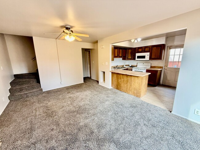 Building Photo - Pet-Friendly 3-BR Tri-Level Townhome