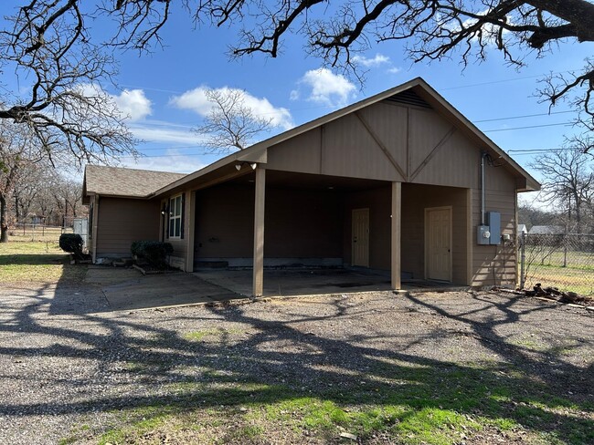 Building Photo - Cozy 2 Bed 2 Bath Home